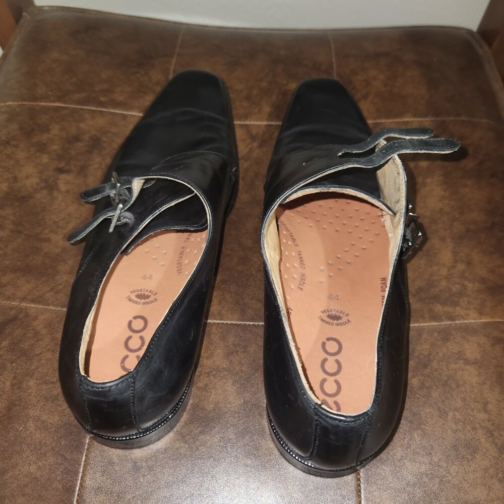 Shoes - Picture 4 of 5